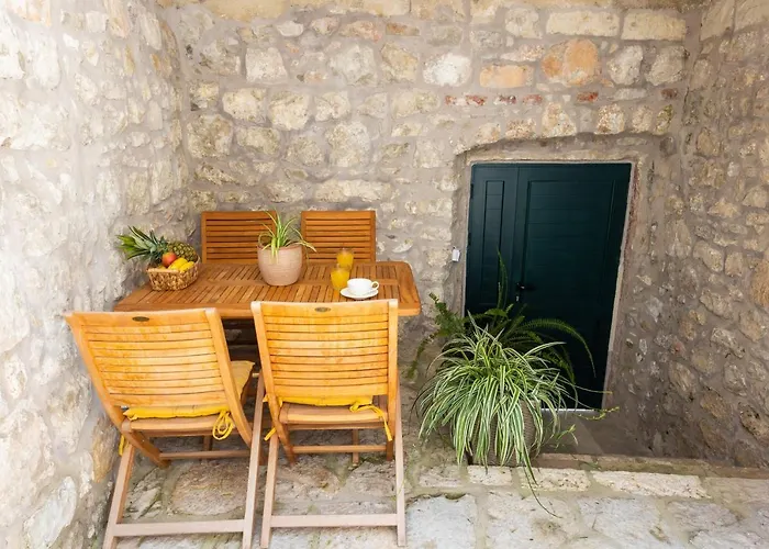 Cozy Stone House With Lovely View In Cavtat Centre